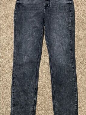 Old Navy Women's Skinny Jeans in Washed Charcoal Black